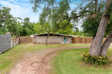 454 Southern Oaks Dr, Lake Jackson, TX 77566