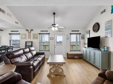 Living - 85 Santar Loop, Surfside Beach, TX 77541 photo 2 of 8