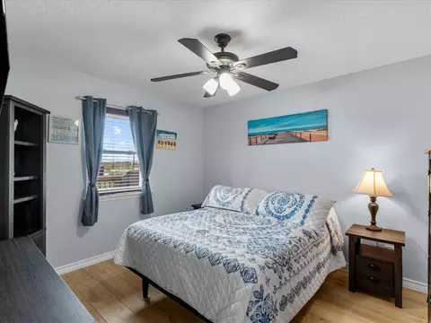Bedroom - 85 Santar Loop, Surfside Beach, TX 77541 photo 4 of 5