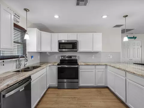Kitchen - 85 Santar Loop, Surfside Beach, TX 77541 photo 3 of 4