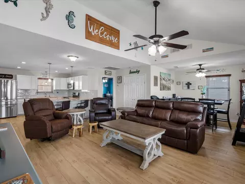 Living - 85 Santar Loop, Surfside Beach, TX 77541 photo 5 of 8