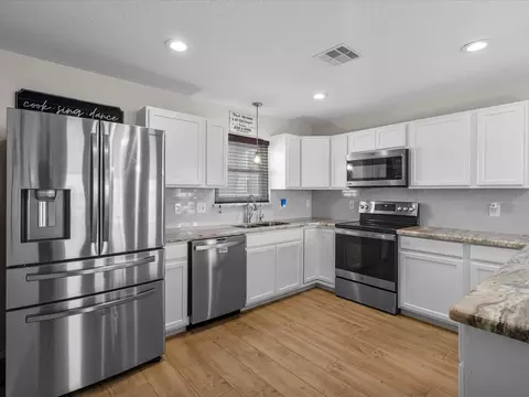 Kitchen - 85 Santar Loop, Surfside Beach, TX 77541 photo 2 of 4