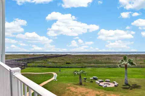 4211 Pointe West Dr #203, Galveston, TX 77554