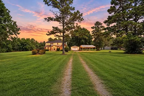7716 Highway 321, Dayton, TX 77535
