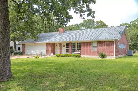 4988 Paso Fino Ln, Madisonville, TX 77864