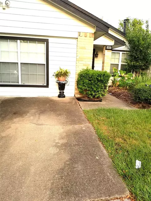 13031 Ambrose St, Houston, TX 77045