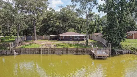 792 E Taylor Lake Cir, Livingston, TX 77351