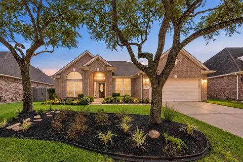 2705 Rocky Springs Dr, Pearland, TX 77584