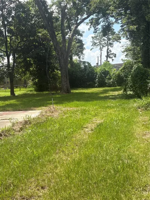 2031 Delaware St, Beaumont, TX 77703
