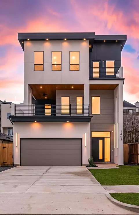 2307 St Emanuel St, Houston, TX 77004