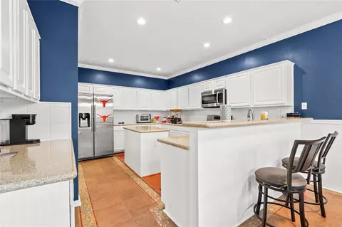 1289 El Camino Village Dr, Houston, TX 77058
