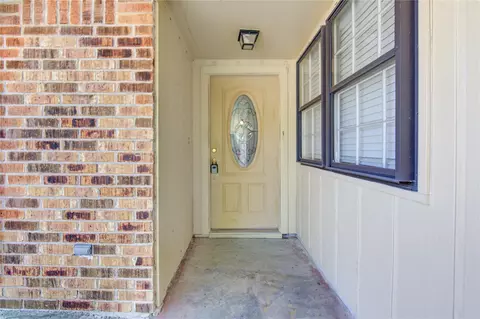 7306 Cottonwood Dr, Baytown, TX 77521