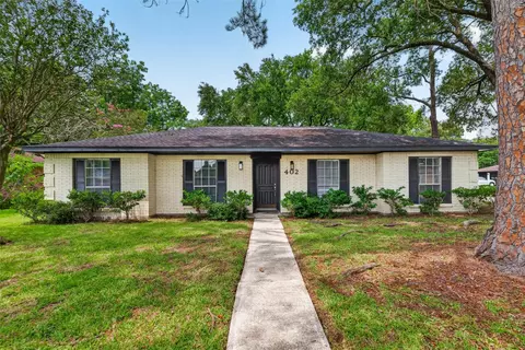 402 Christina Ln, Friendswood, TX 77546