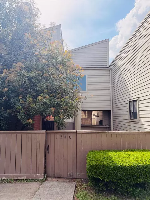 1540 Prairie Grove Dr, Houston, TX 77077