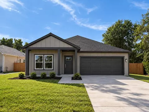 517 17th Ave N St, Texas City, TX 77590