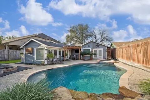 1423 Richelieu Ln, Houston, TX 77018