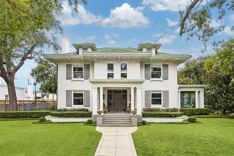 8 Courtlandt Pl, Houston, TX 77006
