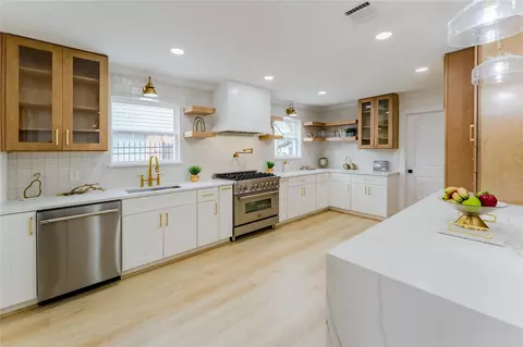 6027 Valkeith Dr, Houston, TX 77096