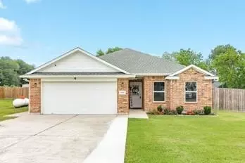 6108 Fox Ridge Dr, Angleton, TX 77515