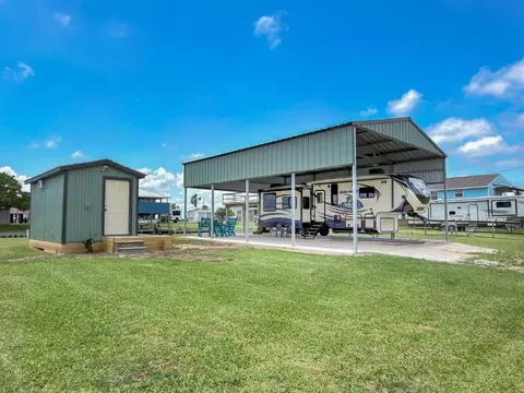 35123 Gulfview Dr, Sargent, TX 77414