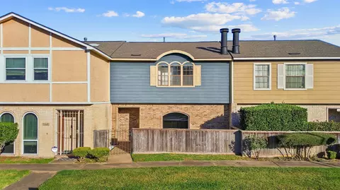 10715 Sandpiper Dr, Houston, TX 77096