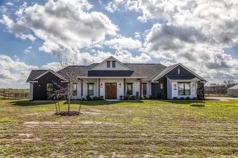233 Randi Rd, Bellville, TX 77418