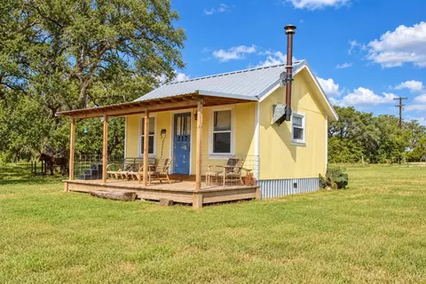 2491 E Fannin St, Goliad, TX 77963