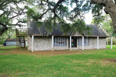 1518 S Columbia Dr, West Columbia, TX 77486