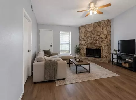 5759 Easthampton Dr #B, Houston, TX 77039