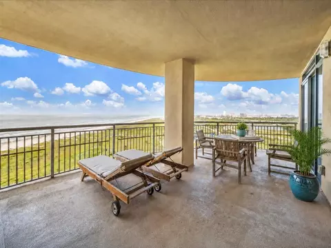 801 E Beach Dr #TW1010, Galveston, TX 77550