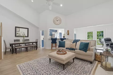 9400 Doliver Dr #21, Houston, TX 77063