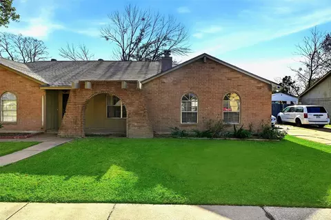 3735 Meadow Place Dr, Houston, TX 77082