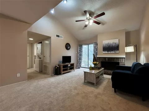 7900 N Stadium Dr #16, Houston, TX 77030