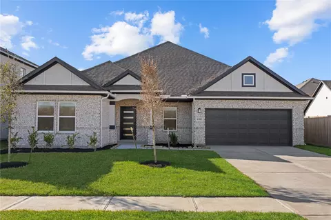 3222 Emerald Hills Dr, Angleton, TX 77515