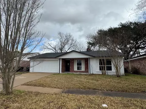13722 New Village Ln, Sugar Land, TX 77498