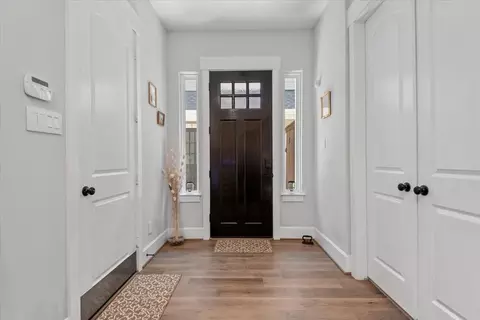 Entry Way - 7 Thorpe Ln, Spring, TX 77389 photo 2 of 2