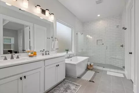 Bath - 7 Thorpe Ln, Spring, TX 77389 photo 6 of 6