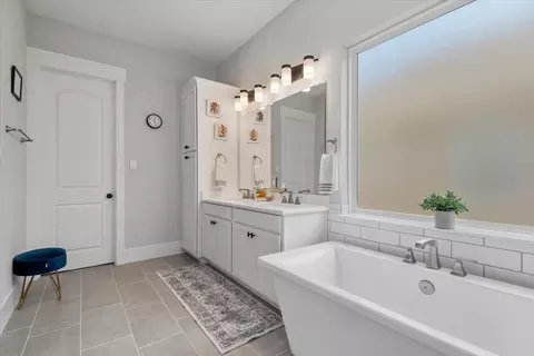 Bath - 7 Thorpe Ln, Spring, TX 77389 photo 5 of 6