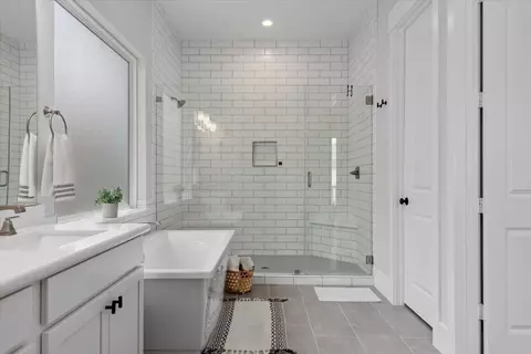 Bath - 7 Thorpe Ln, Spring, TX 77389 photo 4 of 6