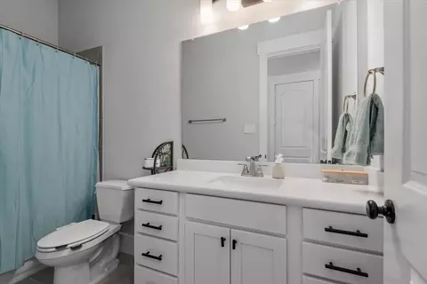 Bath - 7 Thorpe Ln, Spring, TX 77389 photo 1 of 6