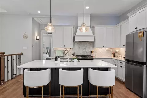 Kitchen - 7 Thorpe Ln, Spring, TX 77389 photo 2 of 6