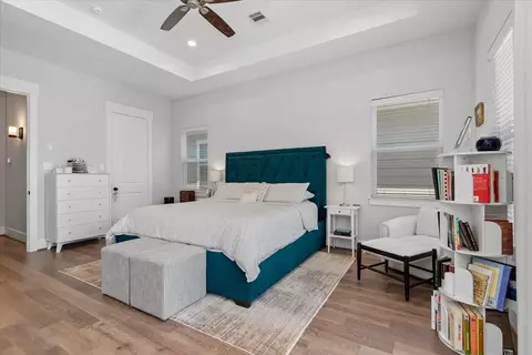 Bedroom - 7 Thorpe Ln, Spring, TX 77389 photo 4 of 5