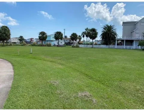 14207 Treasure Ct, Galveston, TX 77554