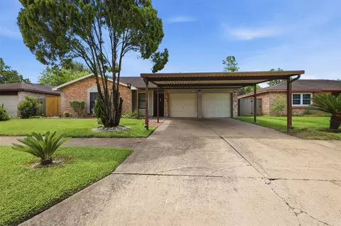 5065 E Ridge Creek Dr, Houston, TX 77053
