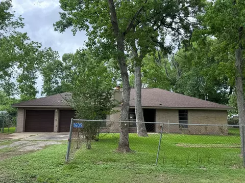 1609 Forrest Dr, Wharton, TX 77488