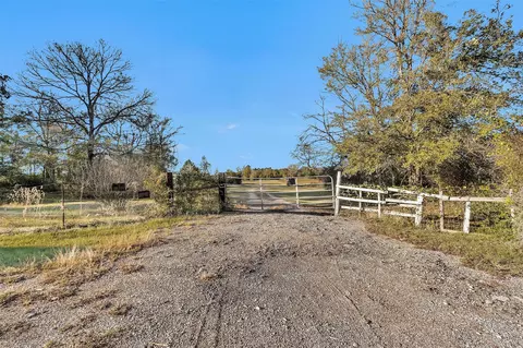 70 Mutt Young Rd, Huntsville, TX 77320