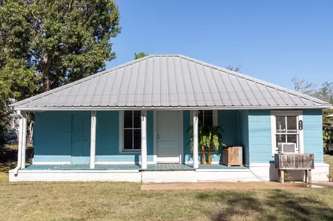 418 W Austin St, Bellville, TX 77418