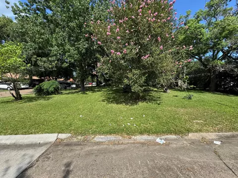 5414 Lorraine Dr, Baytown, TX 77521