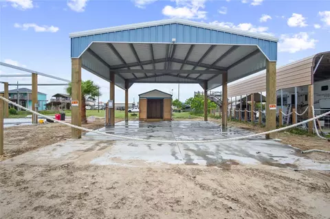 147 N Mae Cir, Crystal Beach, TX 77650