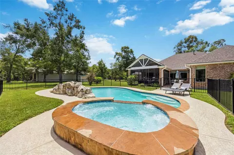 866 Big Buck Dr, Cleveland, TX 77328